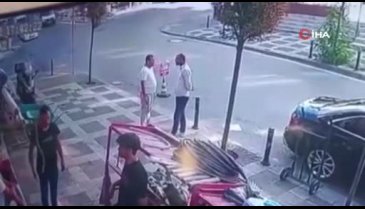 Motosiklet sürücüsü metrelerce sürüklendi