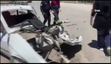 Araç karşı şeride geçip tır ile çarpıştı