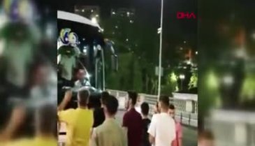 Asker uğurlamasında elinde meşale patladı