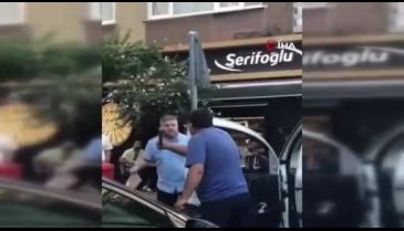 İstanbul'da trafikte tartışan sürücüler, sopa ve sandalyelerle birbirlerine saldırdılar