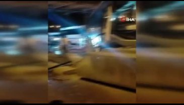 Servis minibüsü gişelere çarptı, 1'i ağır 7 kişi yaralandı