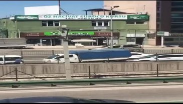 Bursa'da zincirleme kaza: Batçıkta 4 araç birbirine girdi