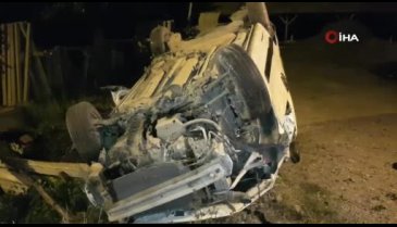 Hafif ticari araç bariyere çarparak takla attı: 2 ölü, 3 yaralı
