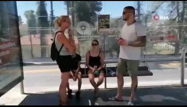 Turist çocuk, fazla yolcu taşınan minibüste baygınlık geçirdi