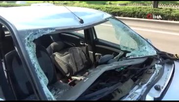 Bursa'da köprüden atlayan kişi otomobilin camından içeri girdi: 3 yaralı