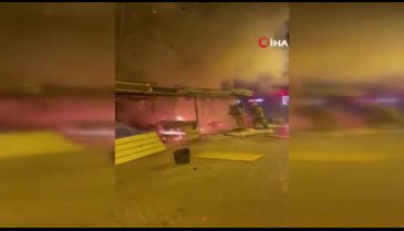 Kitapçı dükkanı alev alev yandı