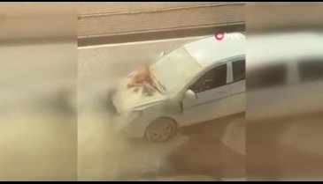Bursa'da seyir halindeki otomobil alev alev yandı