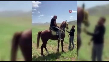 Muhtar attan düştü: Ölümden döndü
