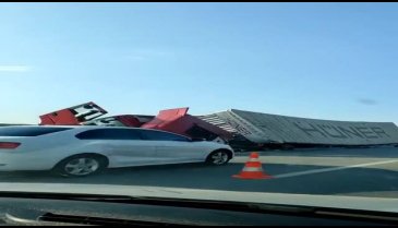Kütahya'da feci kaza: TIR, bariyerlere çarptı