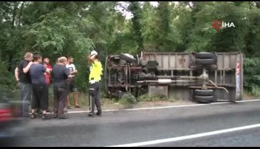Kamyon devrildi, sürücünün burnu bile kanamadı