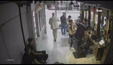 Yolun karşısına geçen yaşlı adama otomobil çarptı