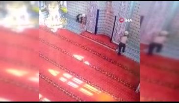 Bursa'da hırsızlar caminin şamdanlarını çaldılar