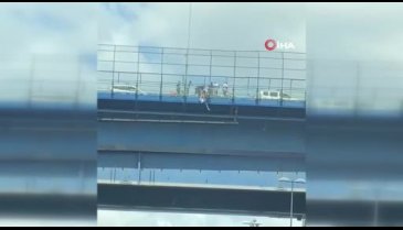 Haliç Köprüsü'nde atlayacakken, polis yakaladı