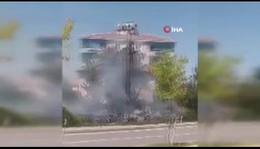 Elektrik direğindeki kablolar havai fişek gibi patladı