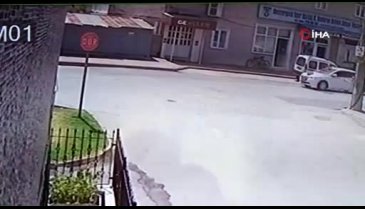 Bursa'da motosiklet düğün konvoyundaki minibüse çarptı: 1 yaralı