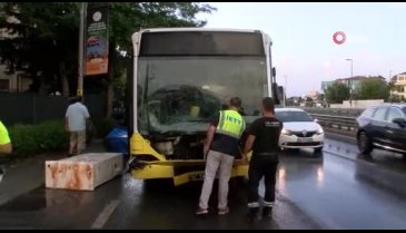 İETT otobüsü kaza yaptı