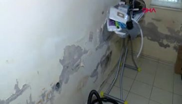 Çöp evden çıkarılan oğlu için yeni eve taşınıyor