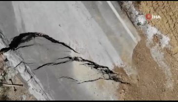 Bursa'da inşaat çalışması karayolu ve evlerin bahçesini çökertti