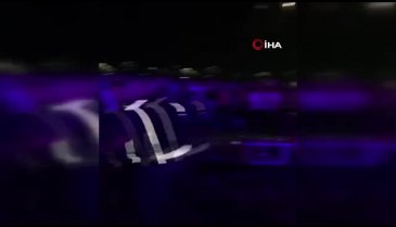 Konserde tekmeli yumruklu kavga