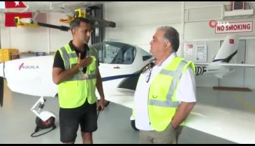 Tek Parti Genel Başkanı Ahmet Özal Bursa'da Aquila kokpitinde
