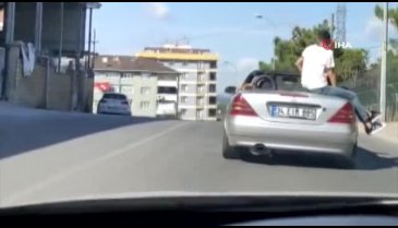 Otomobil üzerinde tehlikeli yolculuk