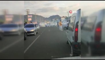 Trafiği durdurup drift yaptı