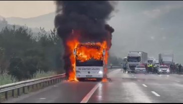 Yolcu otobüsü alev alev yandı