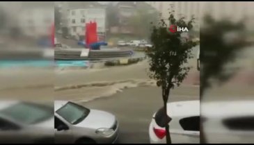 İstanbul Kağıthane'de caddeleri su bastı