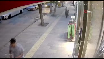 Sokak ortasında taciz! O anlar kamerada