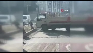 Kamyonet sürücüsü kendisini uyaran kişiye saldırdı