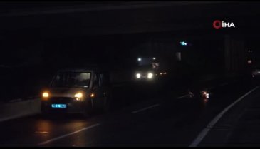 Bursa'da kaza yaptılar, yerde beklerken otomobil ezdi