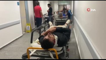 Otomobil kontrolden çıkınca demir bariyerlere çarptı