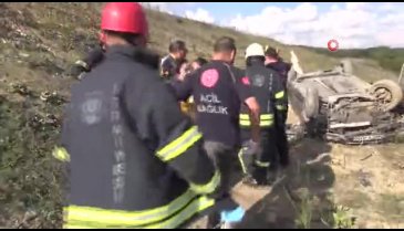 Kuzey Marmara Otoyolu'nda bariyerlere çarpan araç şarampole uçtu
