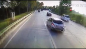 Bursa'da 23 kişinin yaralandığı kaza anı kameraya yansıdı