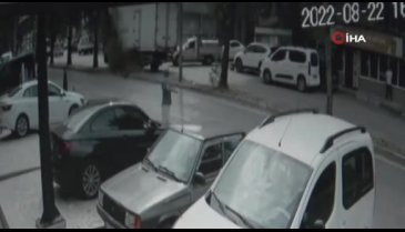 Bursa'da 70 yıllık tarihi çınara kamyon çarptı: 1 yaralı