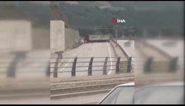 Bursa'da kaza: Tır kayganlaşan yolda kaydı
