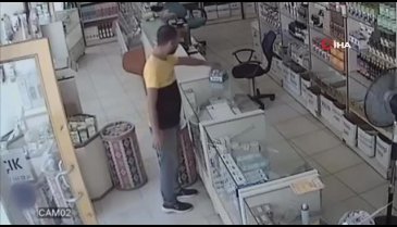 Bursa'da sadaka kutusunu çaldılar