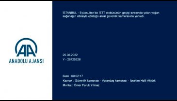 İstanbul'da araçların geçişi sırasında yol çöktü