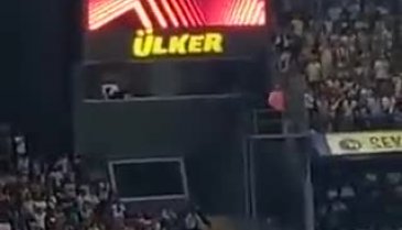 Fenerbahçe taraftarından tutuklanan Gülşen'e şarkılı destek