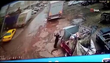 Tekirdağ'da bir çocuğa köpekten kaçarken araba çarptı