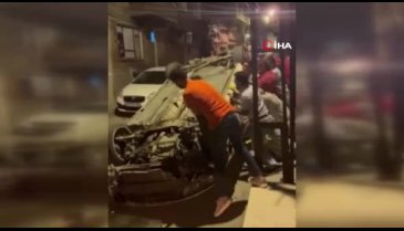 Bursa'da bir otomobil, 3 otomobile çarparak takla attı