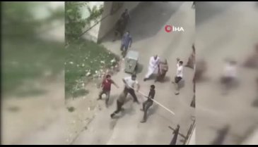 Bursa'da sokakta meydan muharebesi, 1 kişi bıçakla yaralandı