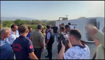 Balıkesir'de midibüs kazası: 17 yaralı