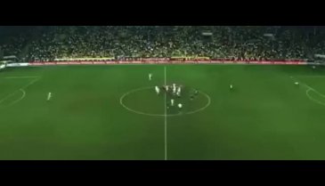 Beşiktaş maçında skandal anlar! Cenk Tosun ve Salih Uçan'a uçan tekme!