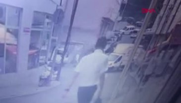 İstanbul'da kadına kamyonet çarptı: Ayak parmakları koptu