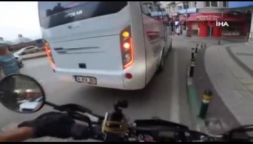 Bursa'da motorcudan yolcuya destek
