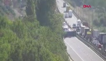 TEM yolu trafiğe kapatan kaza