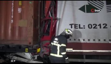 TEM'de kaza: Kamyonun girdiği şekle polisler bile inanamadı