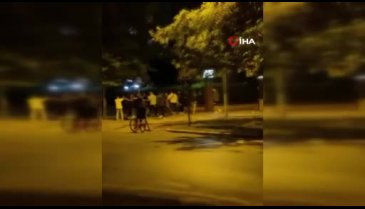 Bursa'da 'kız' meselesi yüzünden çıkan kavga kameralara yansıdı