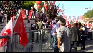 Bursa'da MHP mitingi öncesi izdiham!